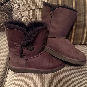 Ladies K Bailey Button Style UGG Boots ( Box Included) Sz  4